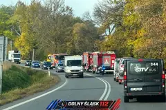 Motocyklista wypadł na obwodnicy poza barierki!