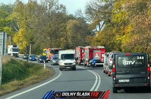 Motocyklista wypadł na obwodnicy poza barierki!