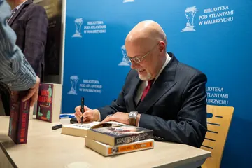 Z Markiem Krajewskim o mrocznych kryminałach [ZDJĘCIA]