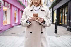 Gdzie kupić płaszcze damskie online – na co zwrócić uwagę przed zamówieniem?