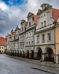 Zapomniana miejscowość z ciekawą historią i wielki skarb z drewna