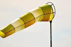 Uwaga na silny wiatr - w porywach nawet do 90 km/h
