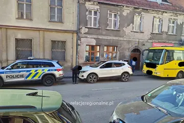 Kierowca autobusu spowodował kolizję z osobówką [ZDJĘCIA]