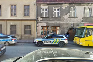 Kierowca autobusu spowodował kolizję z osobówką [ZDJĘCIA]