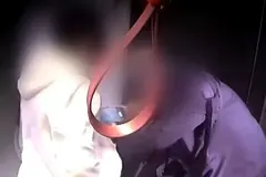Krewki pasażer uderzył konduktora w pociągu [WIDEO]
