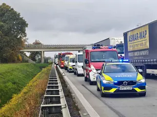 Karambol na A4. Lądował śmigłowiec LPR, droga całkowicie stoi!