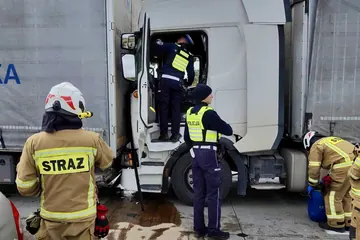 Karambol na A4. Lądował śmigłowiec LPR, droga całkowicie stoi!
