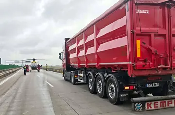 Karambol na A4. Lądował śmigłowiec LPR, droga całkowicie stoi!
