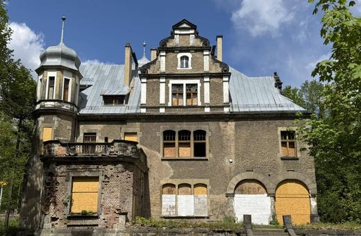 Willa pod opieką Zamku Książ