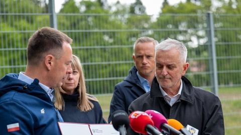 Powstanie pełnowymiarowe boisko