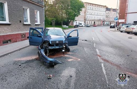 Wjechał w budynek na 11 Listopada