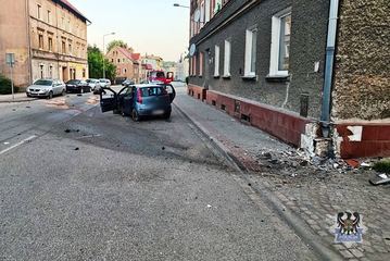 Wjechał w budynek na 11 Listopada