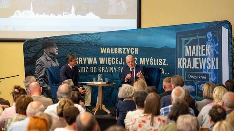 Tłumy na spotkaniu z Markiem Krajewskim