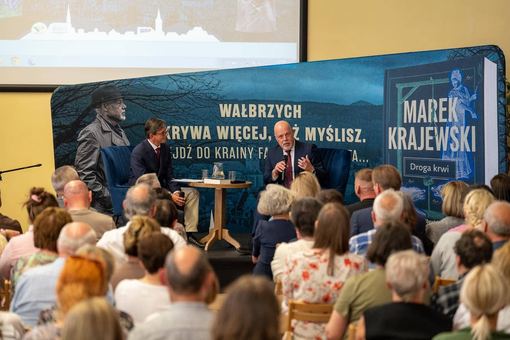 Tłumy na spotkaniu z Markiem Krajewskim