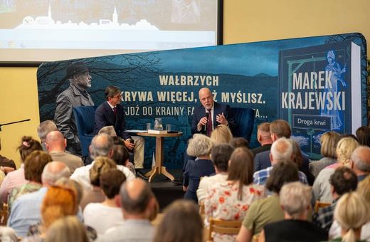 Tłumy na spotkaniu z Markiem Krajewskim