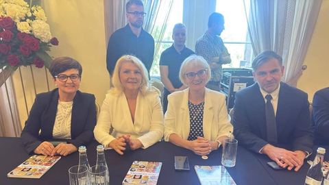 Radny Sosiński ocenia uroczystą sesję