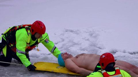 Tak się kończy zabawa na lodzie…