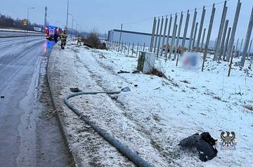 „Skosił” dwie latarnie