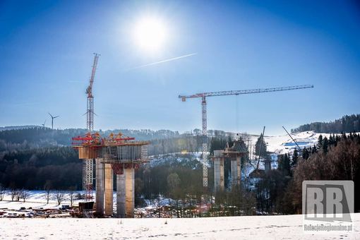Trwa budowa kluczowego wiaduktu autostrady D11