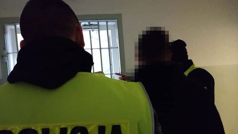 Uczeń rzucił krzesłem w nauczycielkę