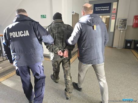 Chciał odrąbać bratu i matce głowę szufelką do węgla