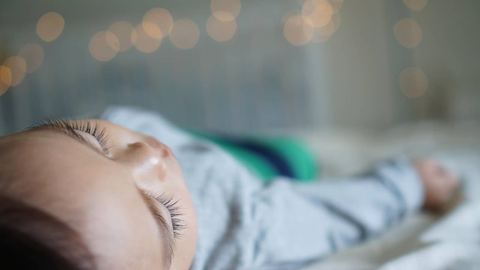 Łóżeczko turystyczne – must have w podróży z dzieckiem