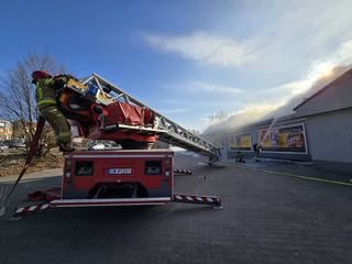 Olbrzymi pożar jednego z dyskontów spożywczych