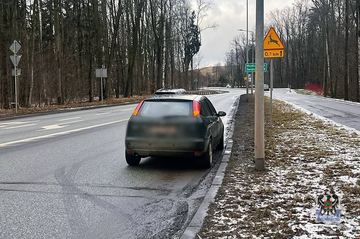 Nie zauważył pieszej i potrącił ją na przejściu