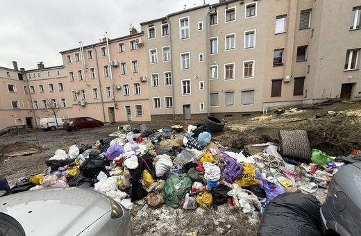 Odpady nadal nie trafiają do pojemników