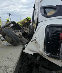 Bus zmiażdżony przez pociąg, śmierć kierowcy!