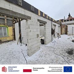 Mury rosną