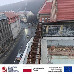 Mury rosną