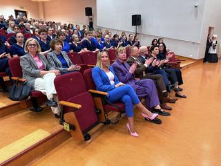 Przyszłe pielęgniarki po czepkowaniu