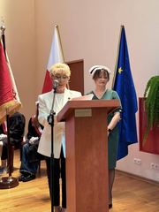 Przyszłe pielęgniarki po czepkowaniu
