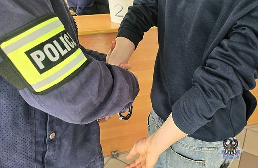 Nie przyjął "ochrony" i otrzymał cios łokciem