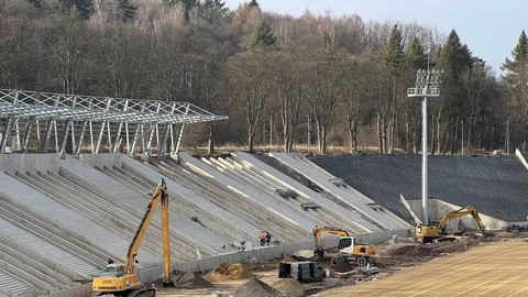 Co się dzieje na stadionie na Nowym Mieście?