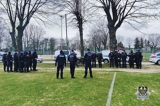 Ćwiczyli starcie z kibolami