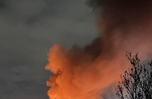 Kłęby dymu nad działkami na Podzamczu
