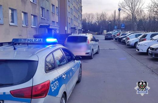 Stała na parapecie okna na 9 piętrze