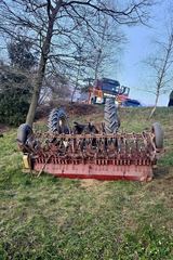 Trwa walka o życie rolnika przygniecionego ciągnikiem
