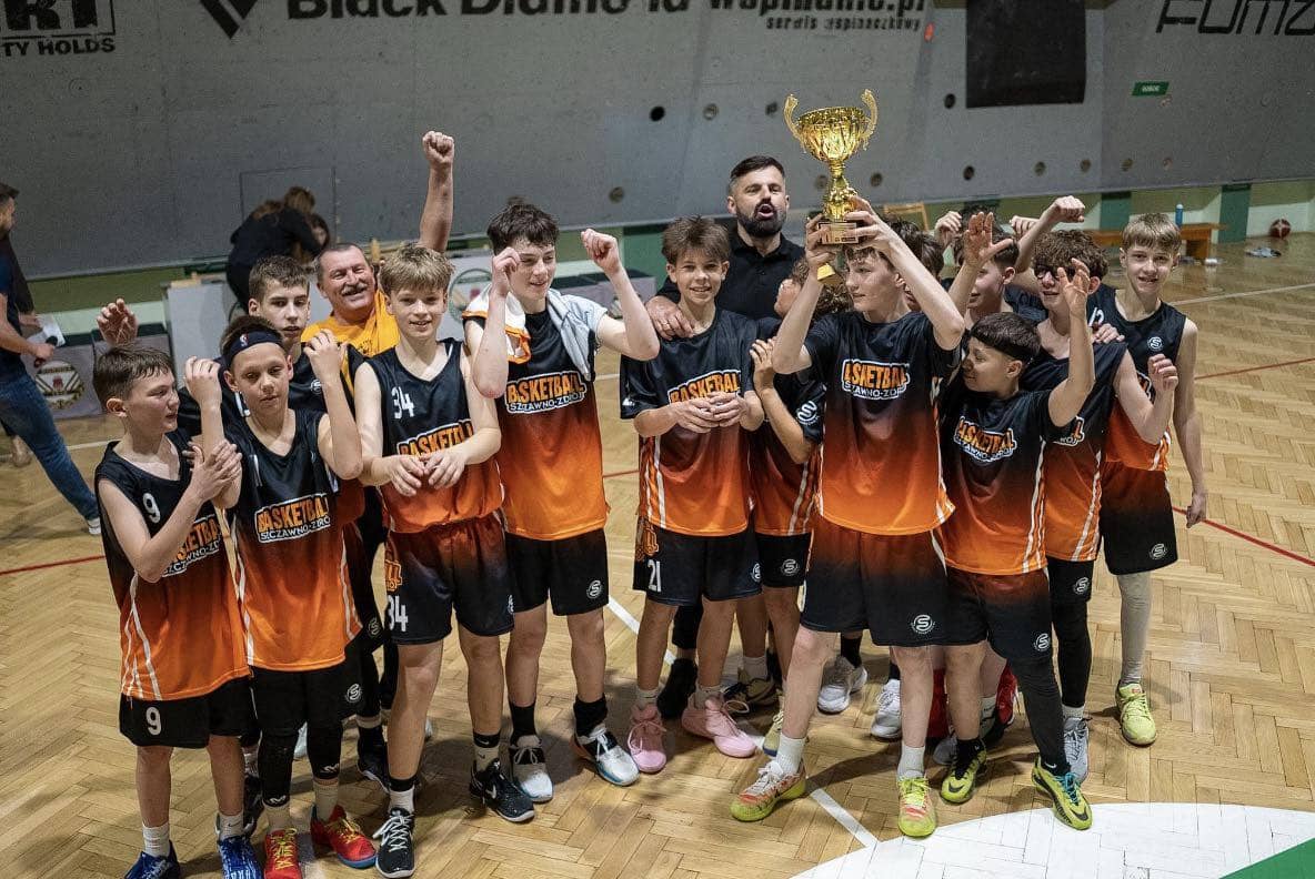 Awans koszykarzy ze Szczawna