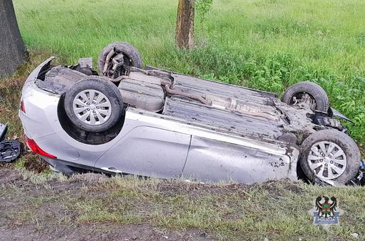 Dachowanie na wjeździe do Głuszycy Górnej