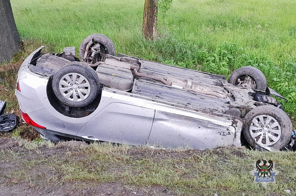 Dachowanie na wjeździe do Głuszycy Górnej